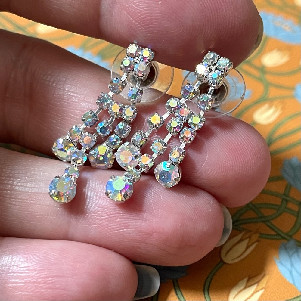 Gorgeous vintage AB style dangle pierced earrings Showgirl